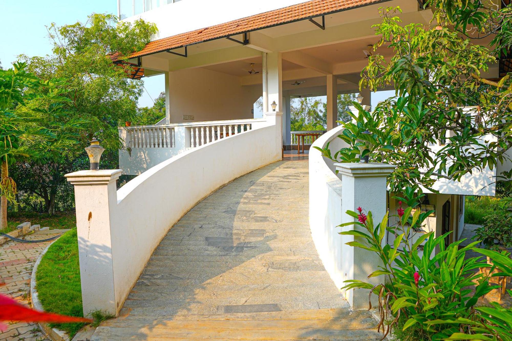 Bana The Wild Waters Hotel Muduvādi Exterior photo