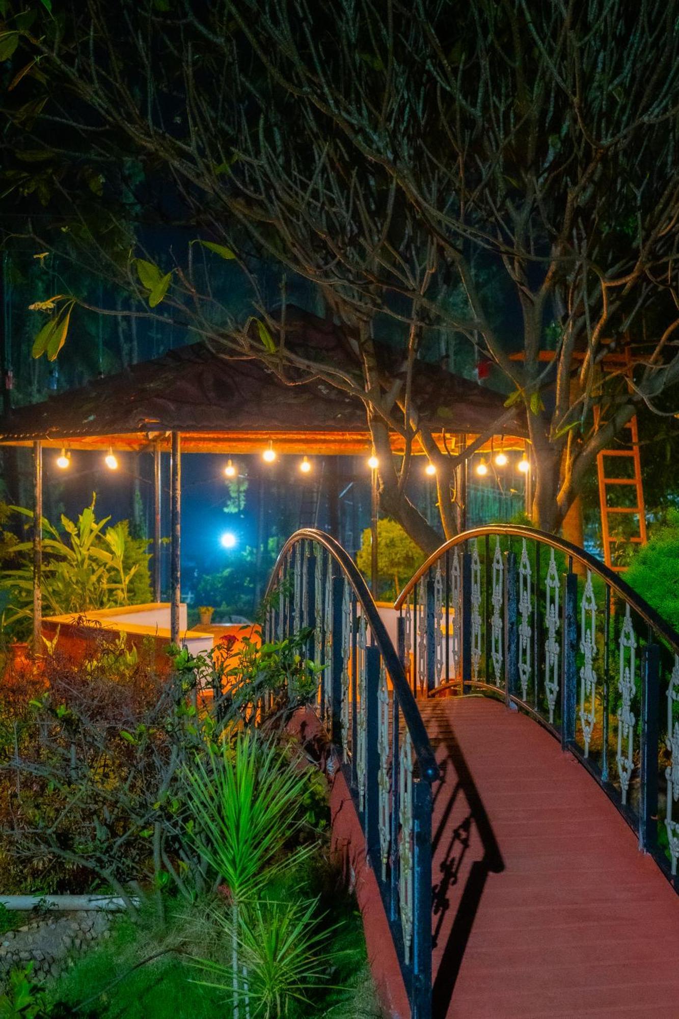 Bana The Wild Waters Hotel Muduvādi Exterior photo